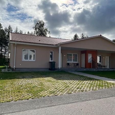 Вилла Beautiful Terraced House With Private Parking Сандвикен Экстерьер фото
