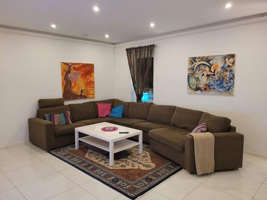 Вилла Beautiful Terraced House With Private Parking Сандвикен Экстерьер фото