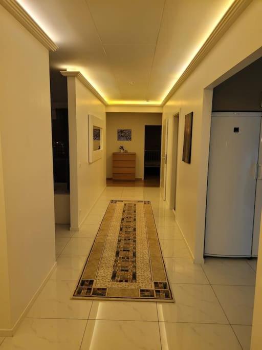 Вилла Beautiful Terraced House With Private Parking Сандвикен Экстерьер фото